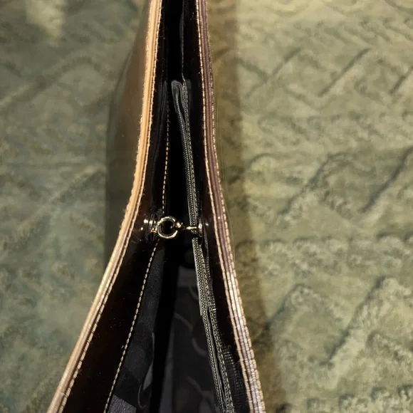 ๐ Salvatore Ferragamo Shoulder Bag - Picture 13 of 13